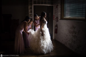 A bride and her bridesmaids are getting ready at Angel Orensanz, a dark room.