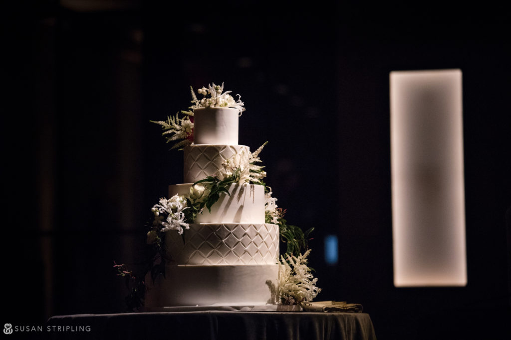 wedding cake at 1 hotel brooklyn bridge