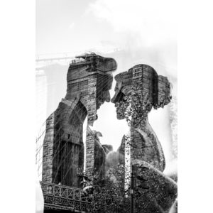 A black and white photo of a wedding couple kissing in front of the Brooklyn Bridge.