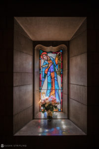 A Nassau Inn Wedding stained glass window adorned with beautiful flowers.