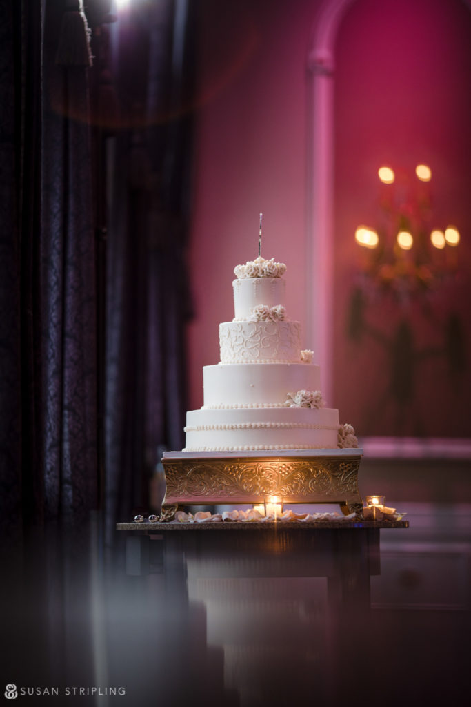 estate at florentine gardens wedding cake