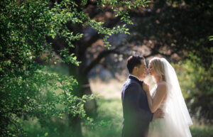 A bride and groom kissing in the Botanical Gardens.