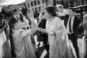 New York wedding captured in a captivating black and white photo of a bride and groom.