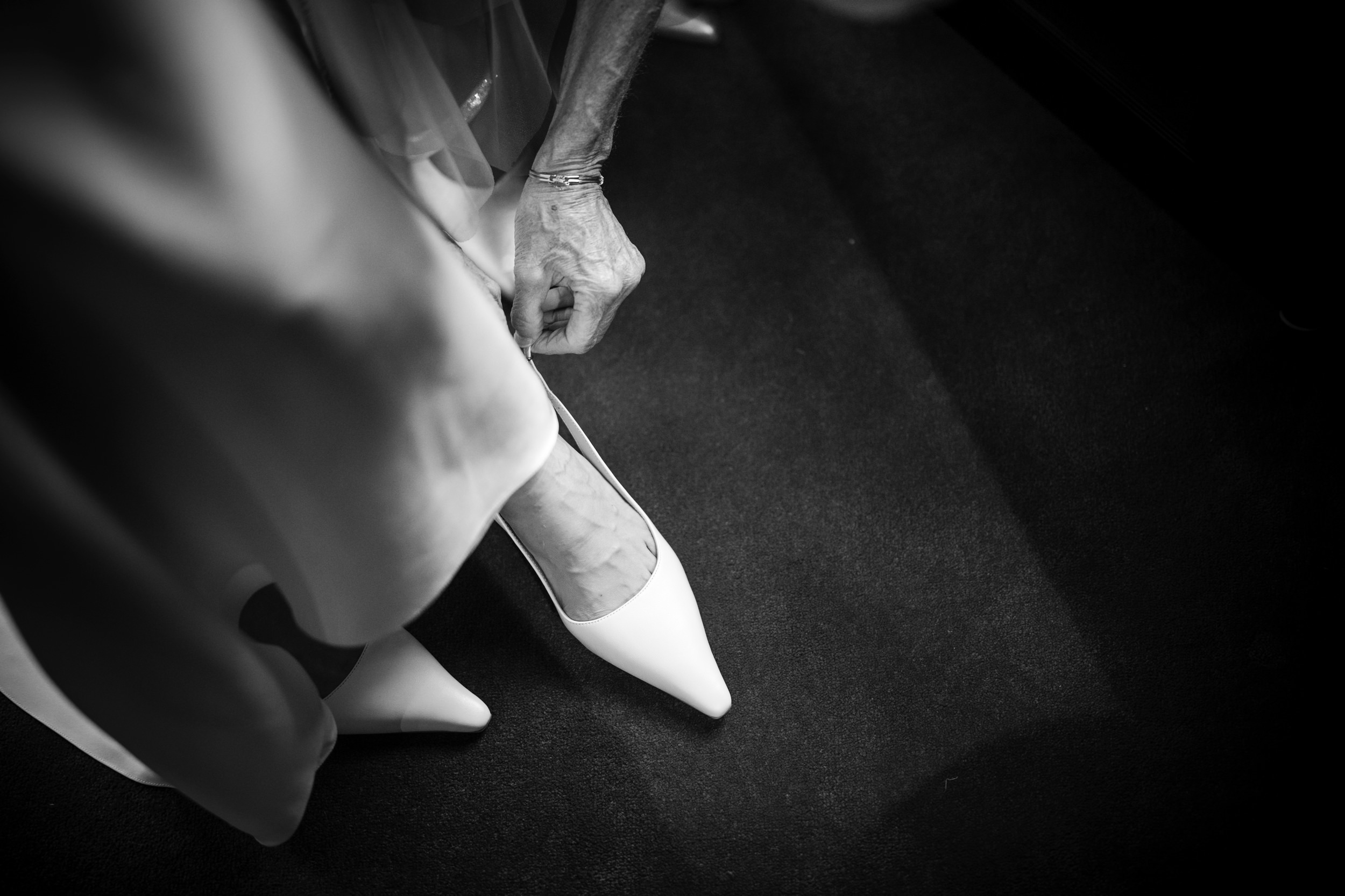 national arts club nyc wedding bride putting on shoes