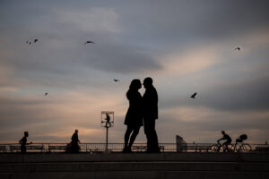 carl schurz park engagement silhouette by the water