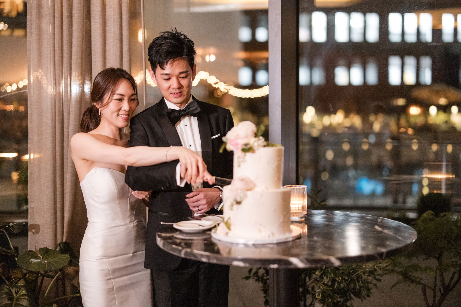 a couple cutting their wedding cake at ci siamo in new york city 